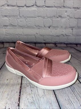 Skechers Women's Rose Pink Slip-On Memory Foam Flats • Sz 8